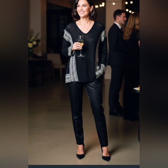 Velvet by Graham & Spencer Sweaters - Velvet By Graham Spencer V Neck Oversized Mesh Sweater , 100% Linen, Size Small.